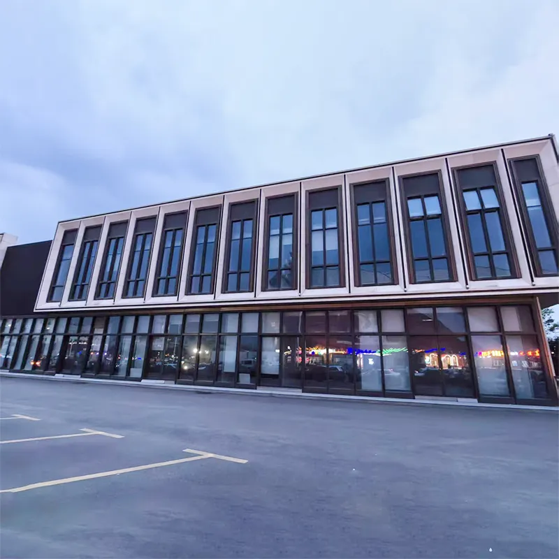 Τι είναι το γυαλί κουρτινών και πώς μπορεί να μεταμορφώσει τα σύγχρονα εμπορικά κτίρια