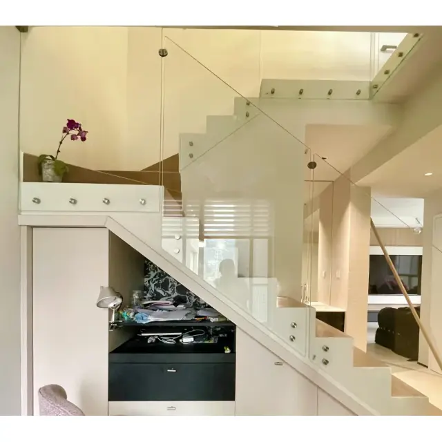 Τρυπημένο τζάμι για κάγκελα