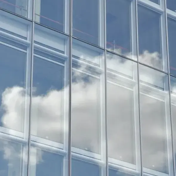 Ανθεκτικό στην υπεριώδη ακτινοβολία γυαλί για πόρτες και παράθυρα